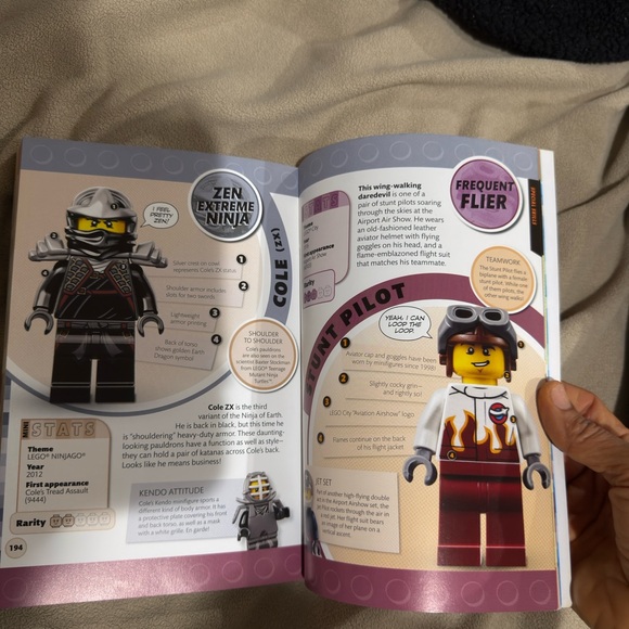 LEGO Minifigure Handbook - Orange and Red Cover used in great condition - Picture 10 of 14